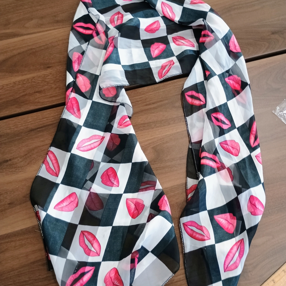 Checkered Pink Lips Scarf